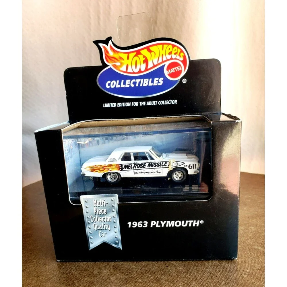 2000 Hot Wheels 1963 PLYMOUTH White  COOL COLLECTIBLES SERIES Real Riders! 26804